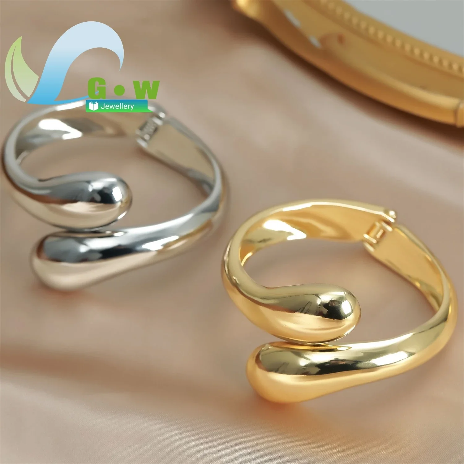 Wholesale High Gloss Wide Bangle Punk Style Spring Clasp Bracelet Irregular Metal Cuff Designer Unisex Jewelry