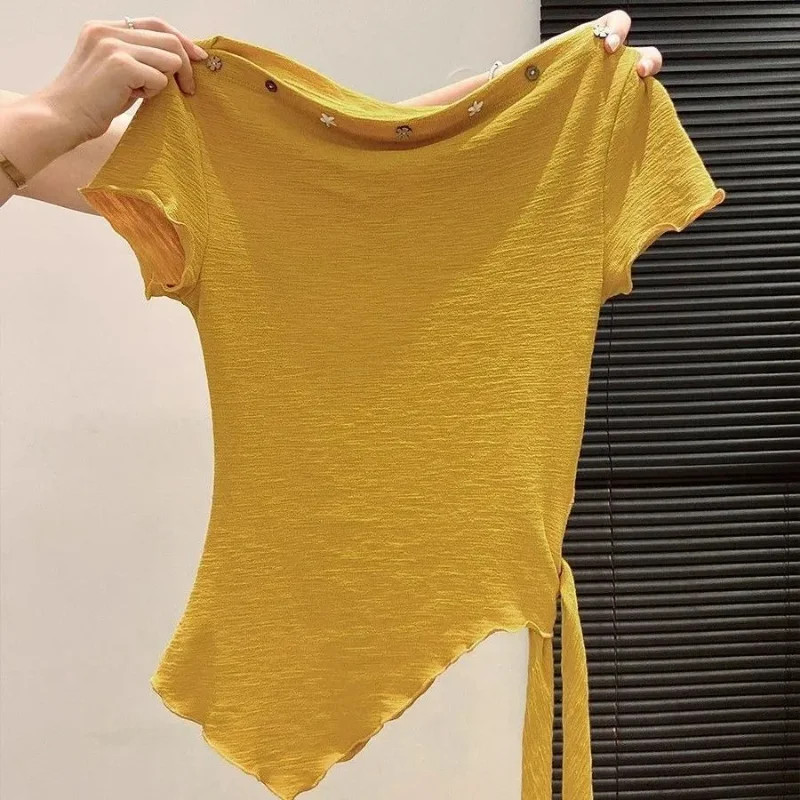 

Женская текстурированная блузка цвета слоновой кости с короткими рукавами и асимметричным подолом на пуговицах, облегающая повседневная модная блузка