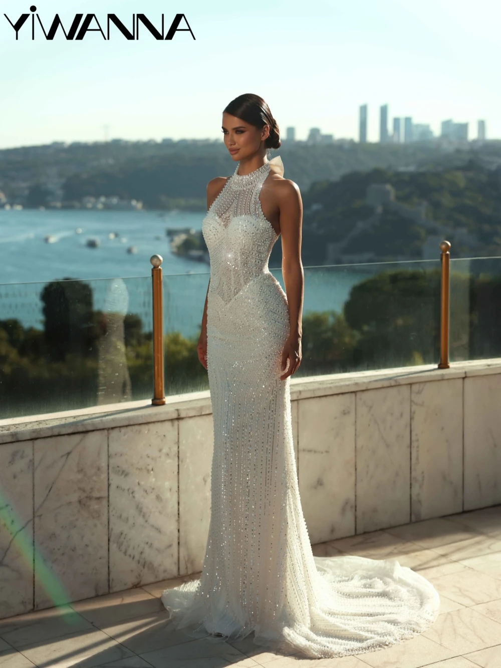 

Embroidery Beaded Pearls Mermaid Long Wedding Dress With Feathers Elegant Halter Bridal Gown Customized Dreamy Dresses For Bride