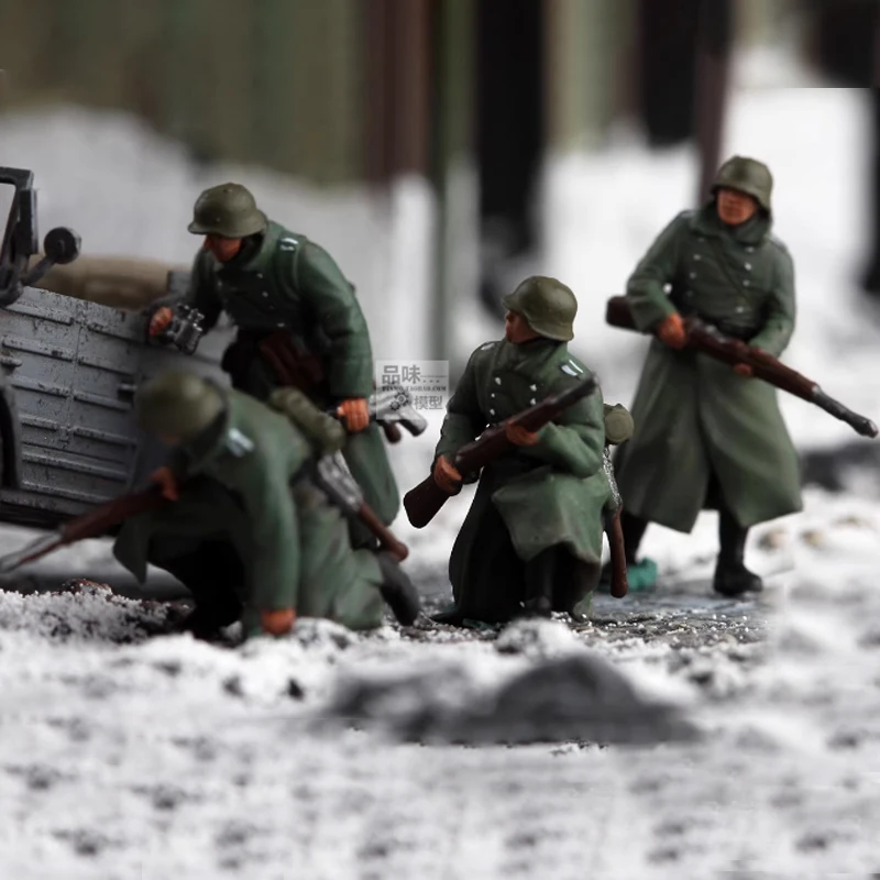 

Масштаб 1/72, немецкий пехотный солдат из смолы (набор из 4 шт.), подходит для моделей танка и вертолета, сцены, коллекционный декоративный подарок