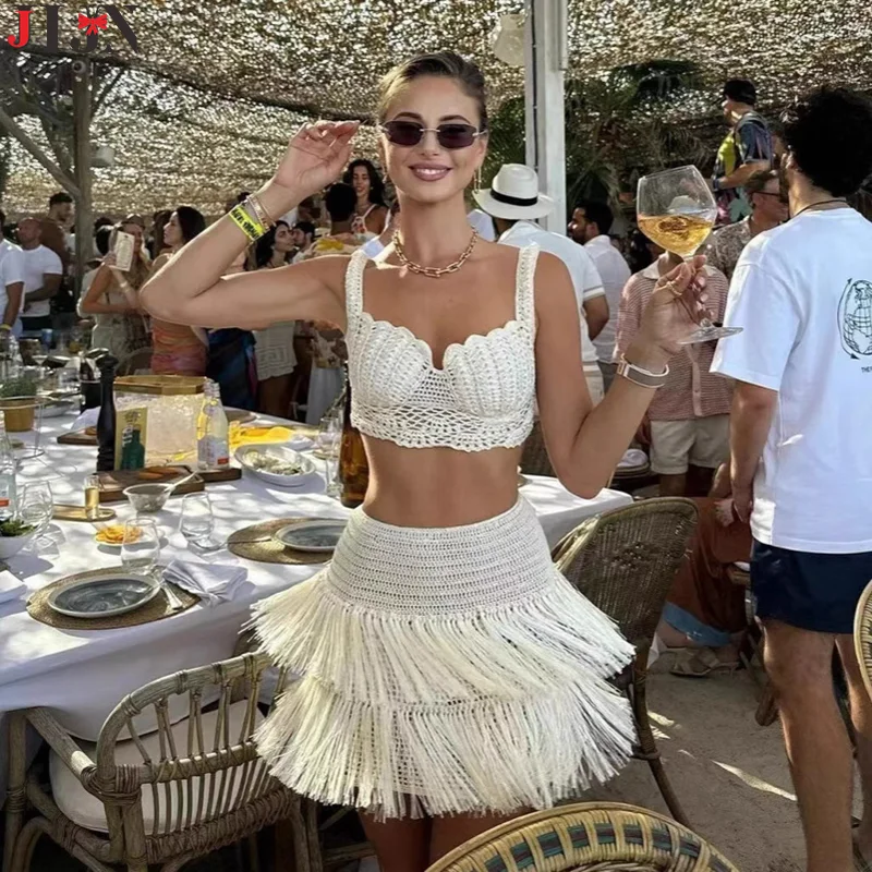 

JHJN комплект из 2 предметов, вязаный крючком костюм ручной работы, модный короткий топ с кисточками для отдыха, подтяжки, стиль отпуска, полая юбка