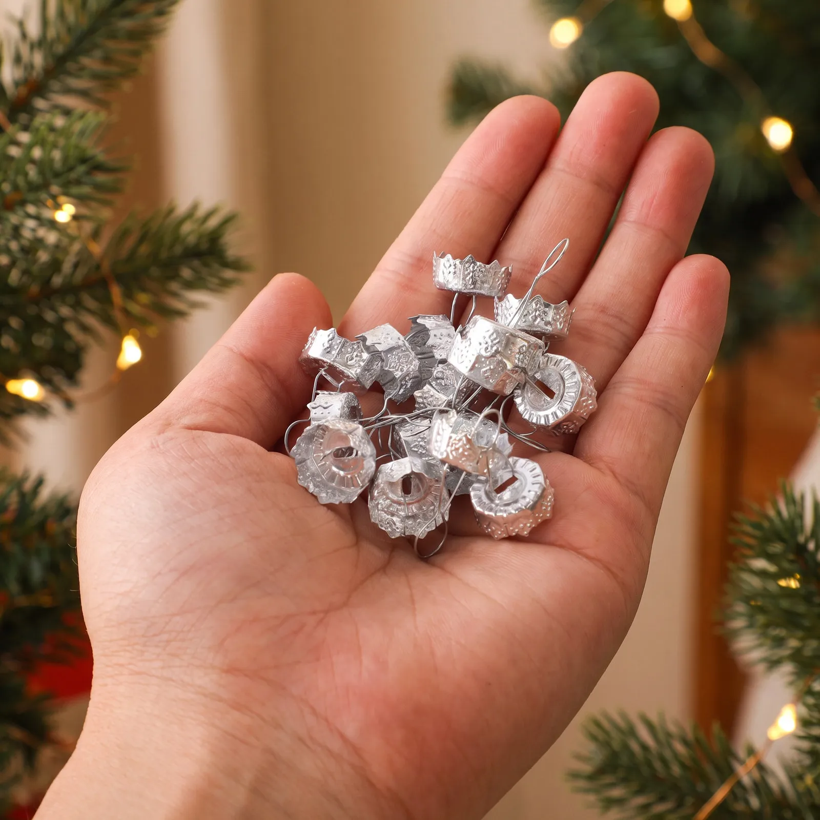 100Pcs Christmas Ornament Bauble Caps Iron Replacement Tops for Glass Balls Xmas Tree Hanging Craft Accessories