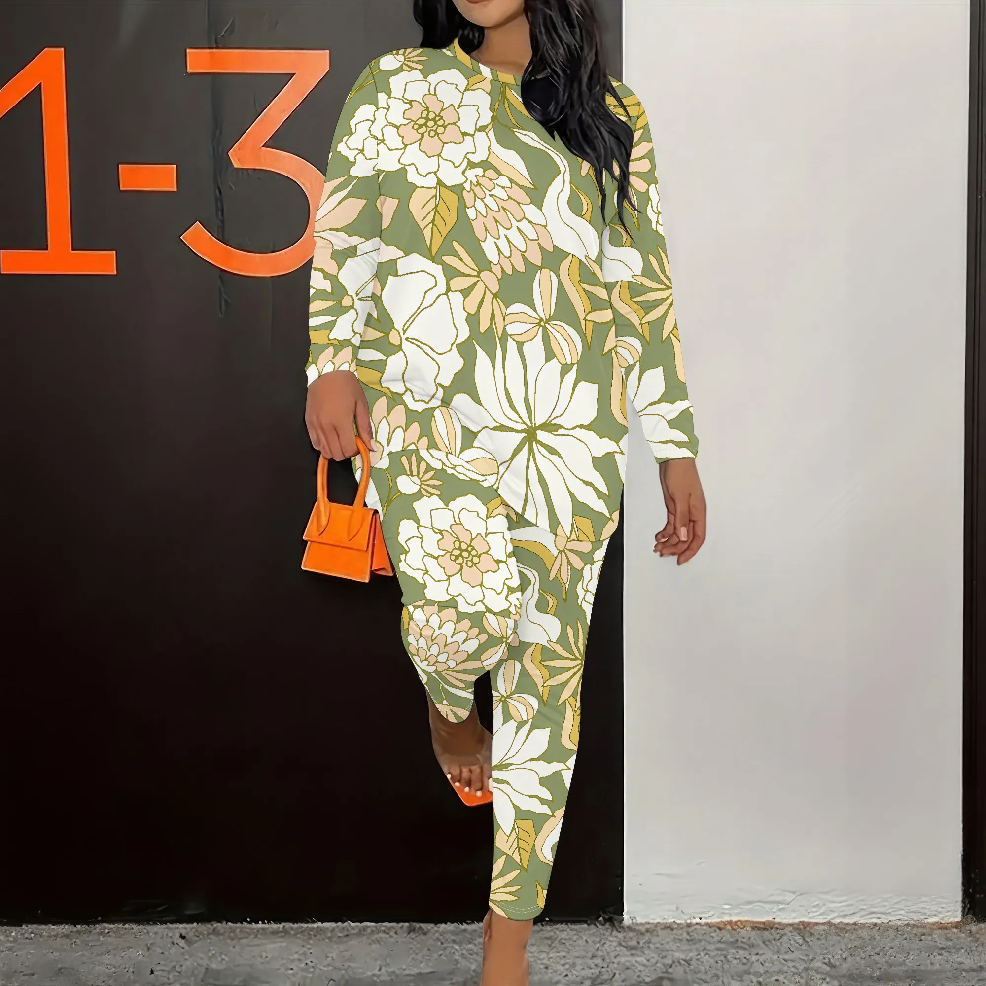 

Women's Long Sleeved Two-Piece Set, Fashionable Striped Printed Retro Style Two-Piece Set.