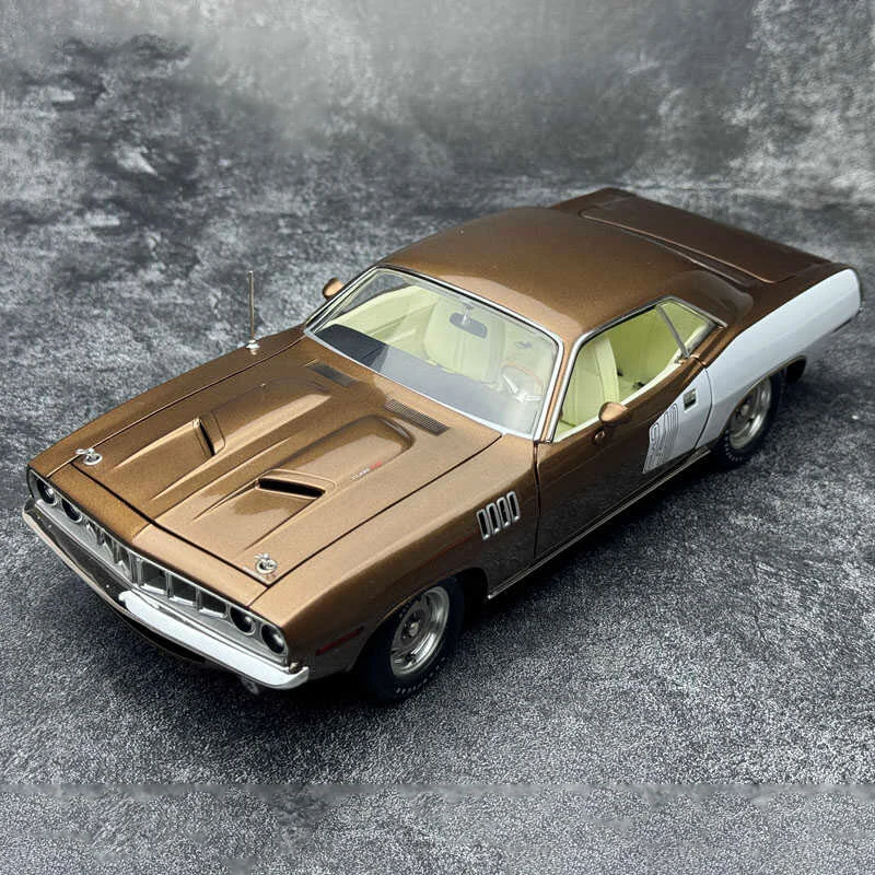 ACME 1:18 Scale Plymouth Cuda 1971 Muscle Simulation Alloy Car Model Static Display Collectible Toy Gift Souvenir Ornaments