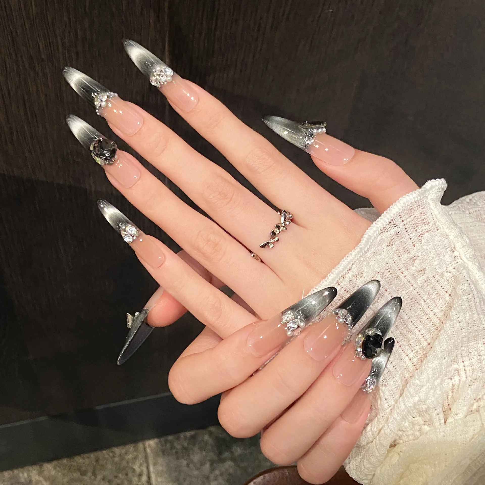 10pcs Handmade Black Cat Eye Press on Nails Glitter Crystal Decor Cat Eye False Nails Full Cover Wearable Long Fake Nail Tips