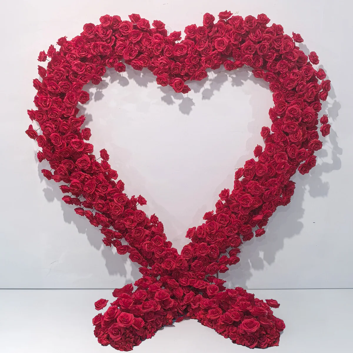 Simulation cloth bottom red heart arch background wall rose wedding Internet celebrity clock in simulation flower art