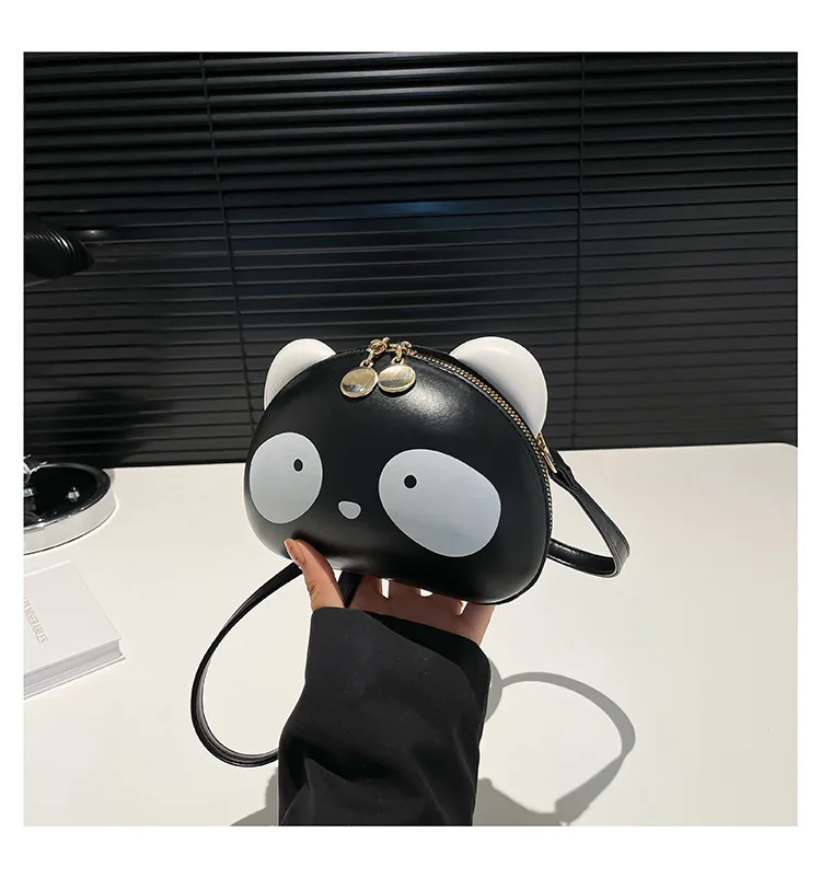 

Cute Panda Handbag Color Contrasting Little Panda Shoulder Bag Niche design personality messenger bag Street photography Commute