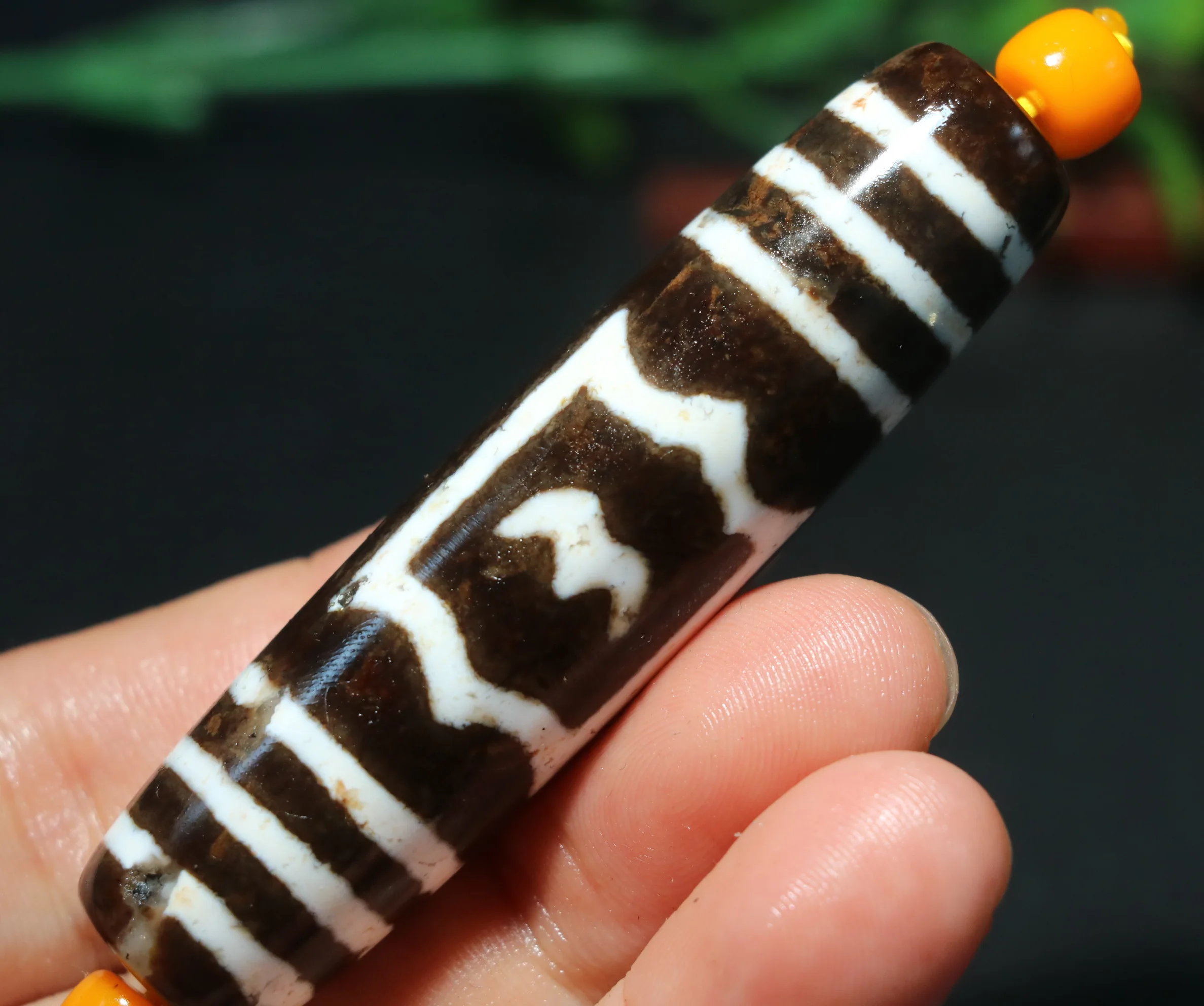 

Energy Tibetan Top Old Agate Roc Dapeng Bird dZi Bead 6 Line Long dZi Bead Totem Pendant 4A For Jewelry UPD0920A12