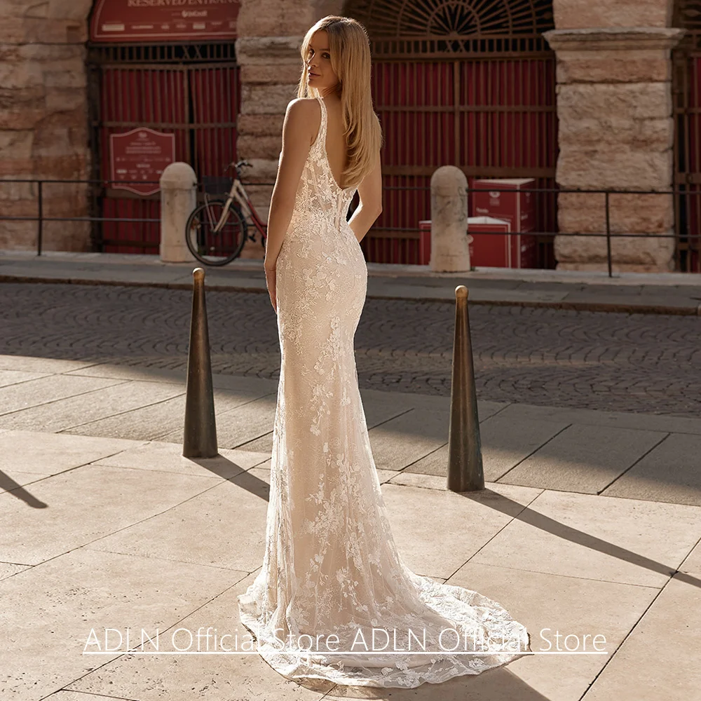 Champagne Lace Mermaid Wedding Dresses Customized V Neck Sleeveless Illusion Applique Sweep Train Woman Bride Gown with Cape