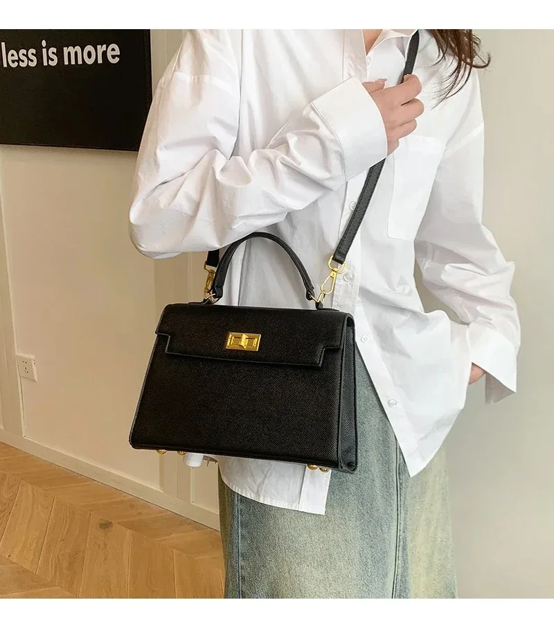 

Classic Women's Shoulder Bag - Elegant Leather Handcrafted Design Luxury Brand Popular for Stylish Ladies