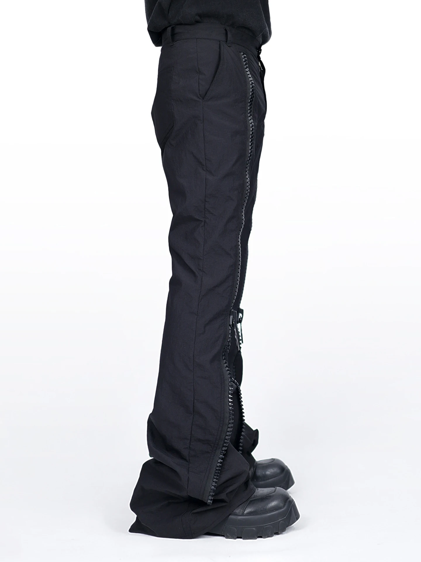 2025 Men's Four Seasons Wear Trendy Original Design Pants Fashion Solid Color Large Zipper Flared Pants Male Handsome Trousers