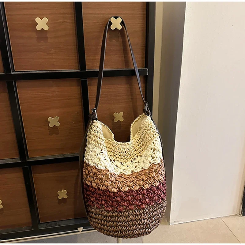 Gestreifte Colorblock-Strohtasche zum Umhängen, handgefertigte Bucket Bag für den Strandurlaub, Damen Sommer Casual Handtasche mit Farbkontrast – Detail 8