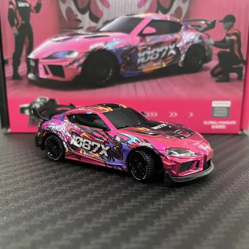 

Машинка для дрифта на радиоуправлении Supra 1087X, масштаб 1:43, литой металлический корпус, статическая модель, с гироскопом, полноприводная, полностью пропорциональное управление, миниатюрная радиоуправляемая машинка для коллекционеров