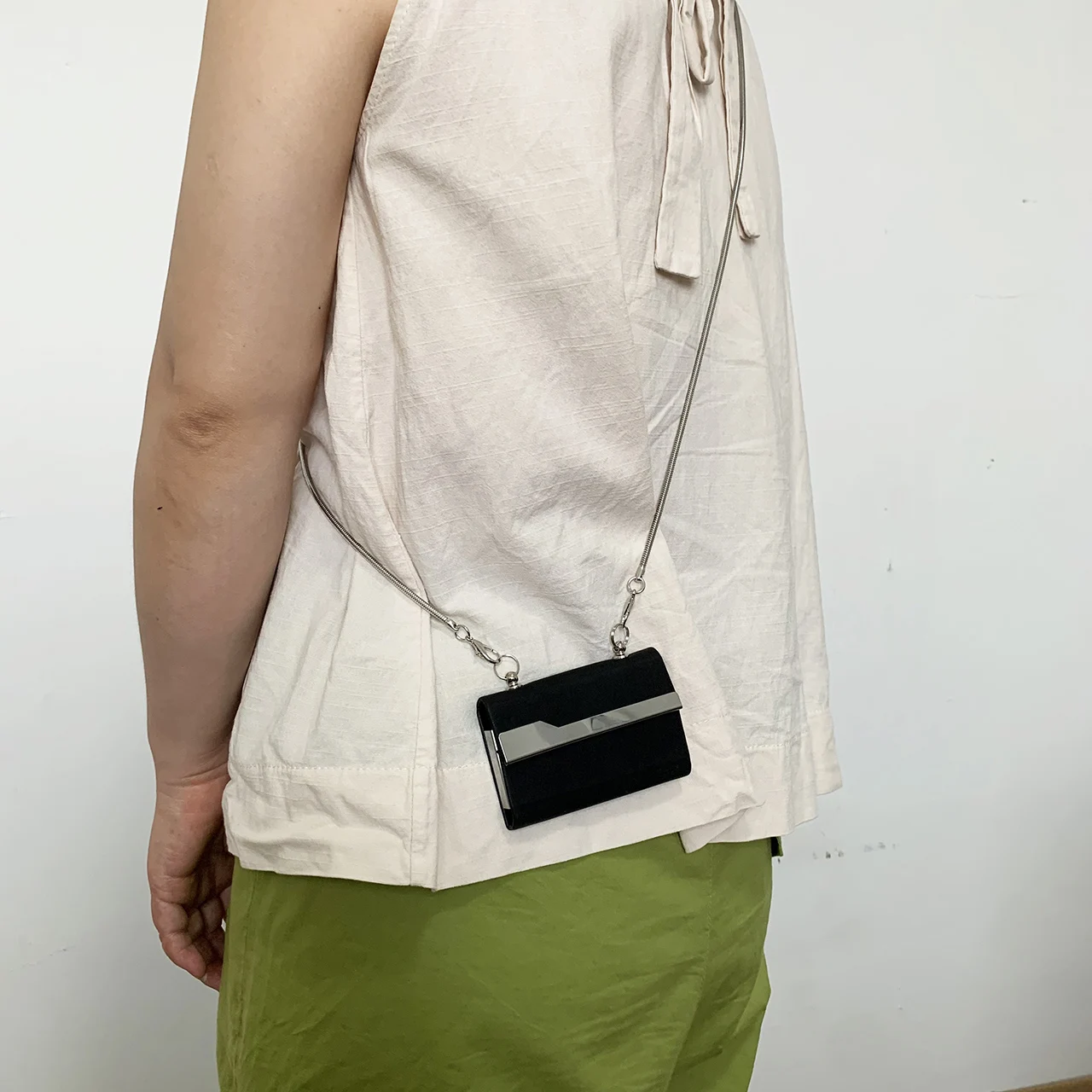 Mini Crossbody Metal Silver Edge Card Bag for Women Fashion Metal Chain Small Square Bag Designer Shoulder Bag Accessories