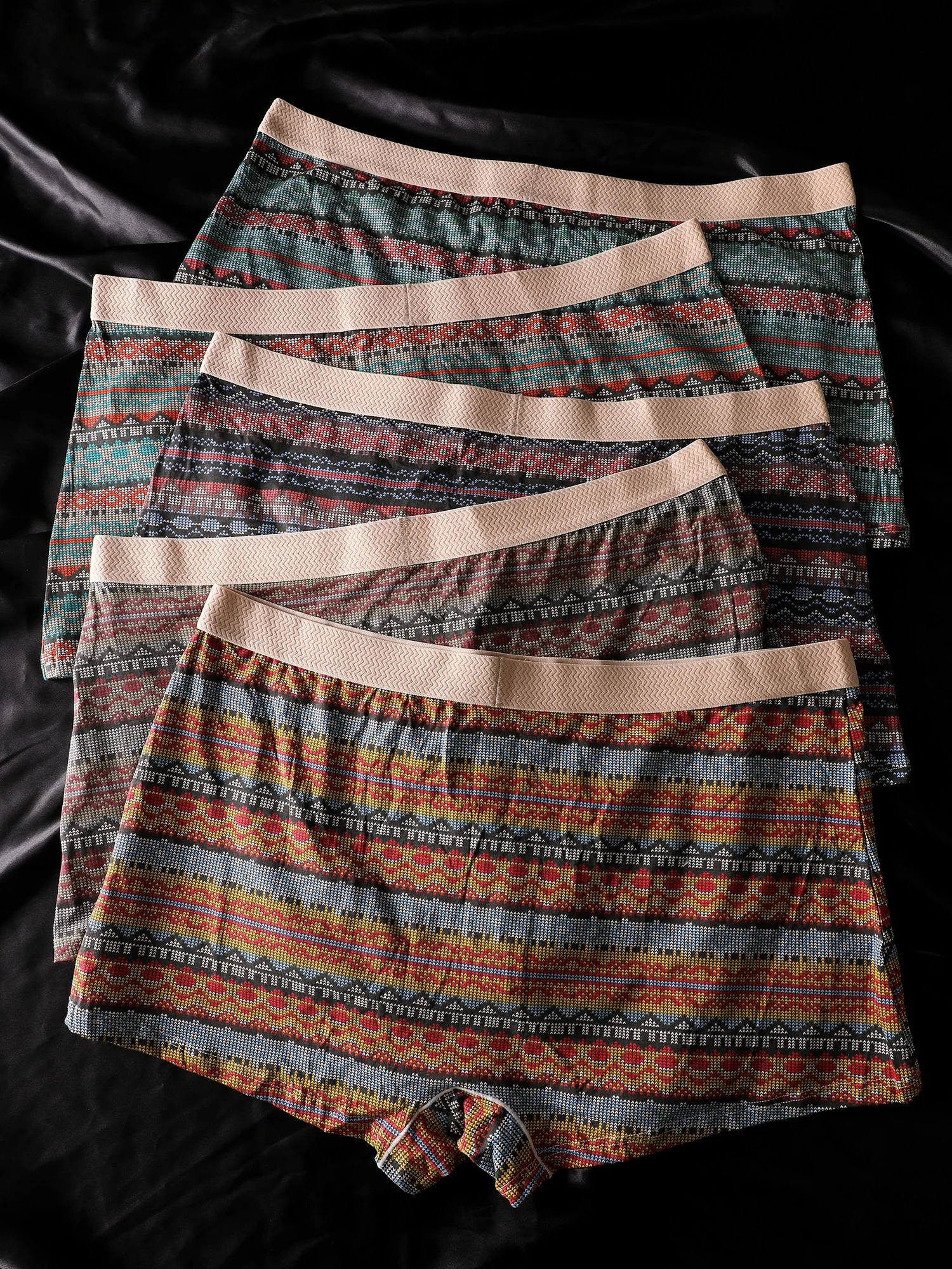 5PCS BIWEIERWomen's striped cotton straight-leg pants, soft and comfortable, feature a fashionable pixel pattern design and the inner material is camouflage fabric. Suitable for sports, casual wear, and home commuting. It is an ideal gift for women