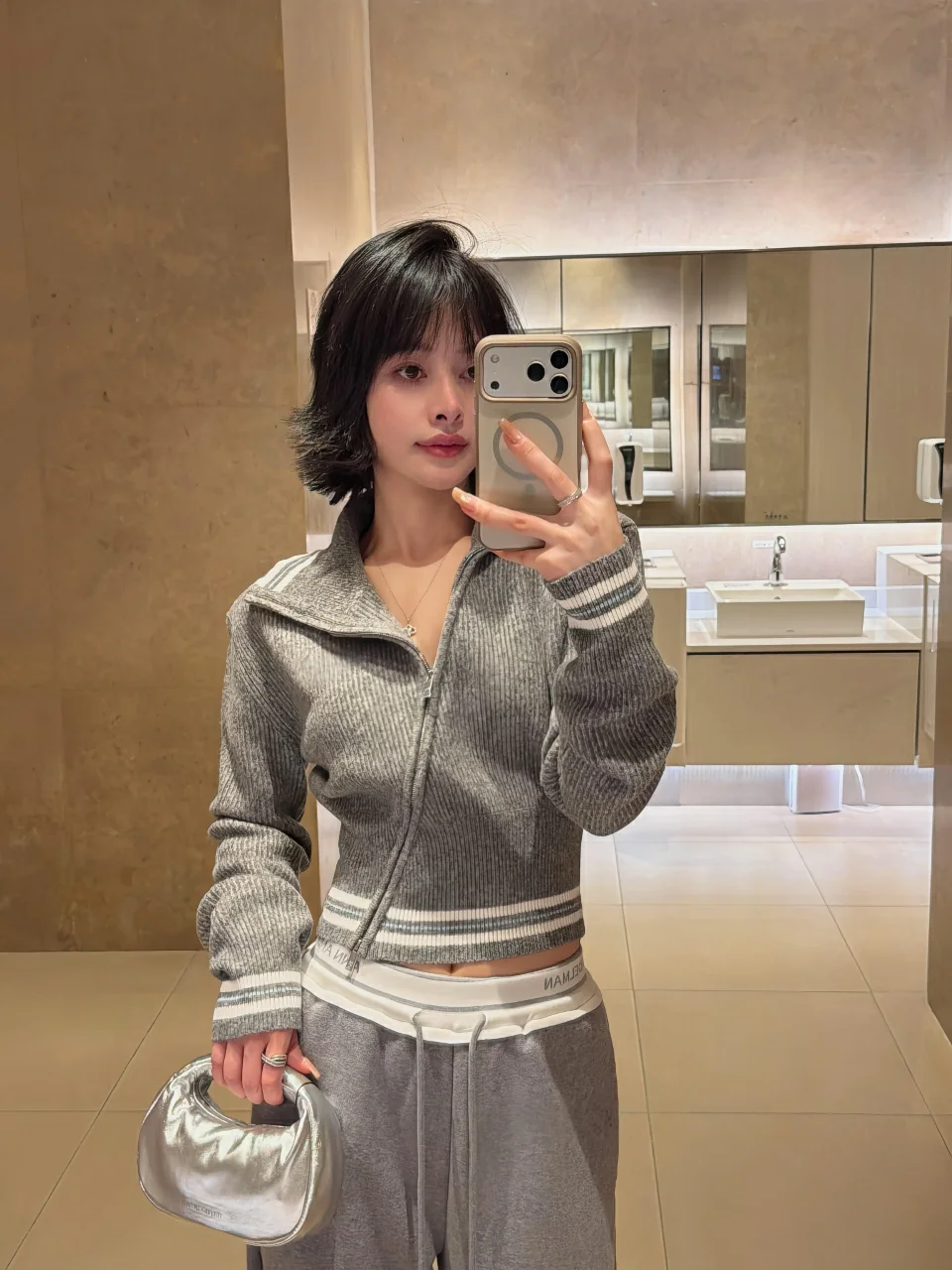 

GNN△ Slim Fit Zipper Knitted Open Cardigan ort Waist Cinched Stand Collar Asymmetric Sweater Jaet New 2026 Spring
