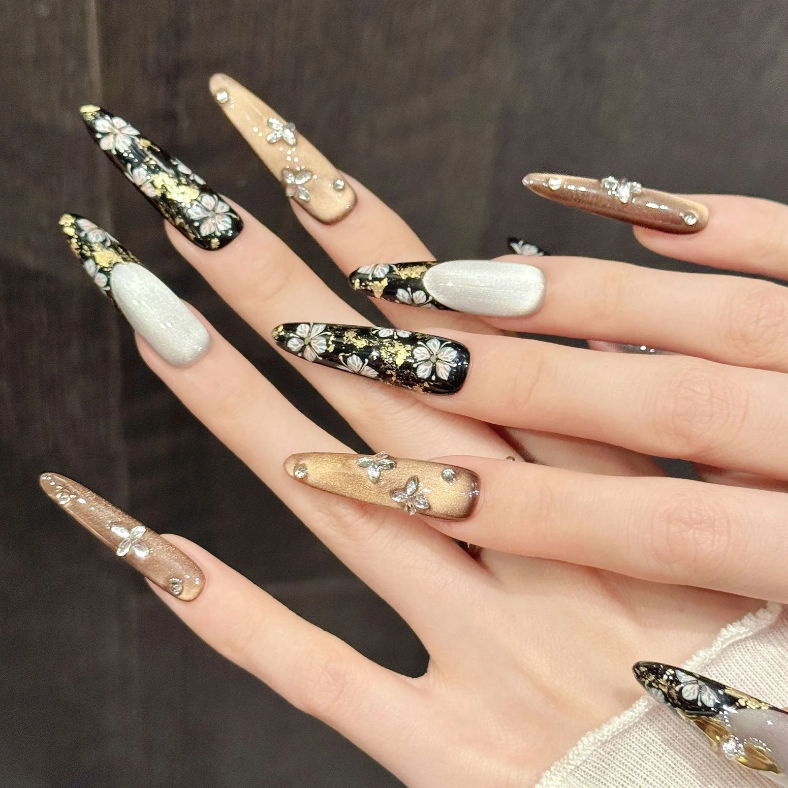 Faux ongles longs en amande faits à la main, 10 pièces, faux ongles français noirs, imprimés floraux, yeux de chat brillants, décoration florale 3D