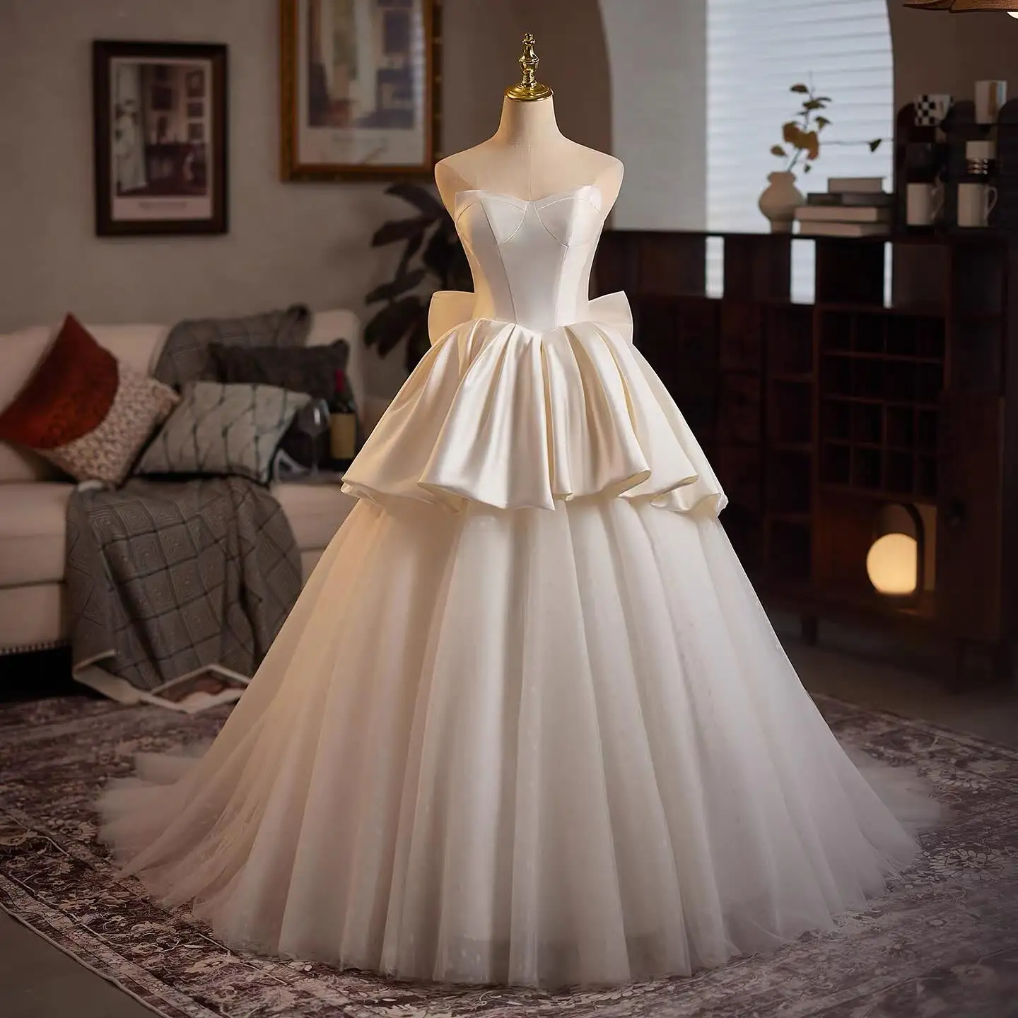

Customized Luxury Temperament Delicate Strapless Wedding Dress Satin Sleeveless Bridal Gowns Robe de mariée Vestido De Novia