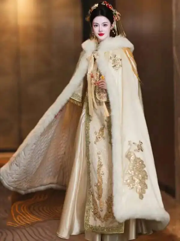 

2026 Chinese Bride Champagne Color Xiuhe Suit, Gold Hooded Cloak With Fur Collar, Hanfu Style For Women, Warm Cape For Winter