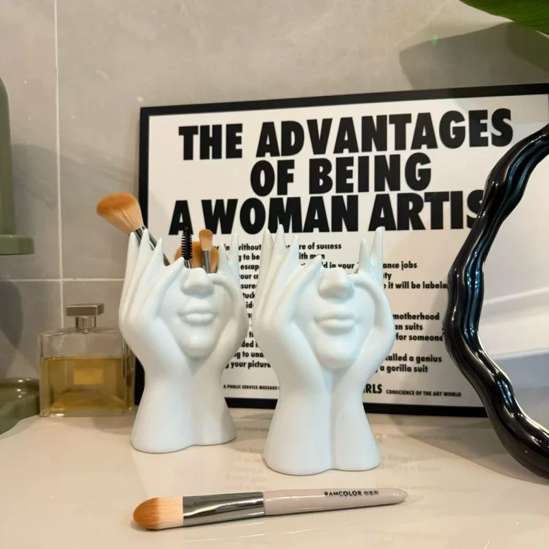 

Creative Human Body Art Style Office Supplies Desktop Multifunctional Storage Pen Holder Makeup Brush Holder Decorative Items