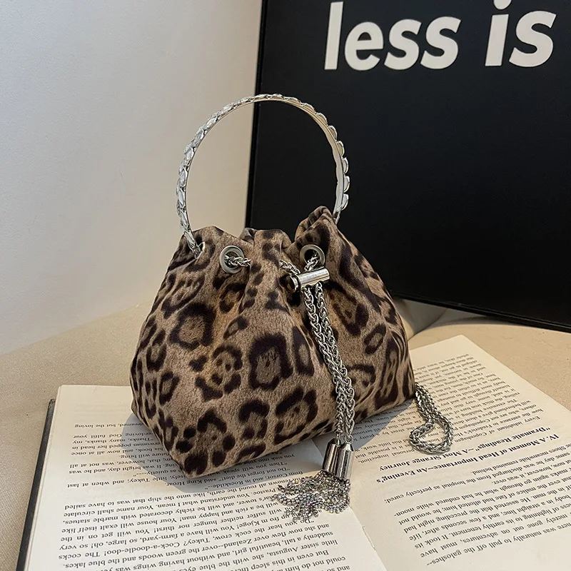 

2025 Retro Leopard Drawstring Bucket Bag Versatile for Commute
