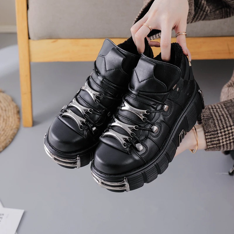 Grote Plus Fluwelen Papa Schoenen voor Vrouwen Nieuwe Dikke Zolen Heavy Metal Punk Trend Mode Schoenen Vrouwen Laarzen Zwart Metalen Decoratie