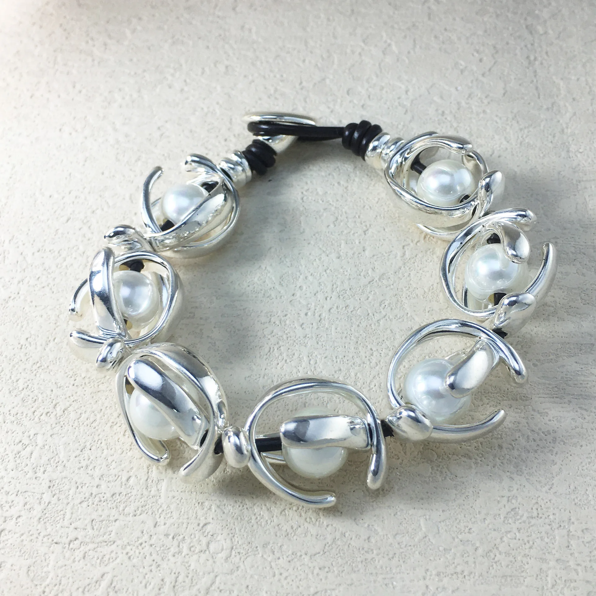 

Лето 2025 г., элегантный и изысканный браслет с жемчугом и зубами феи, ветер, луна, женские аксессуары, подарок на свидание