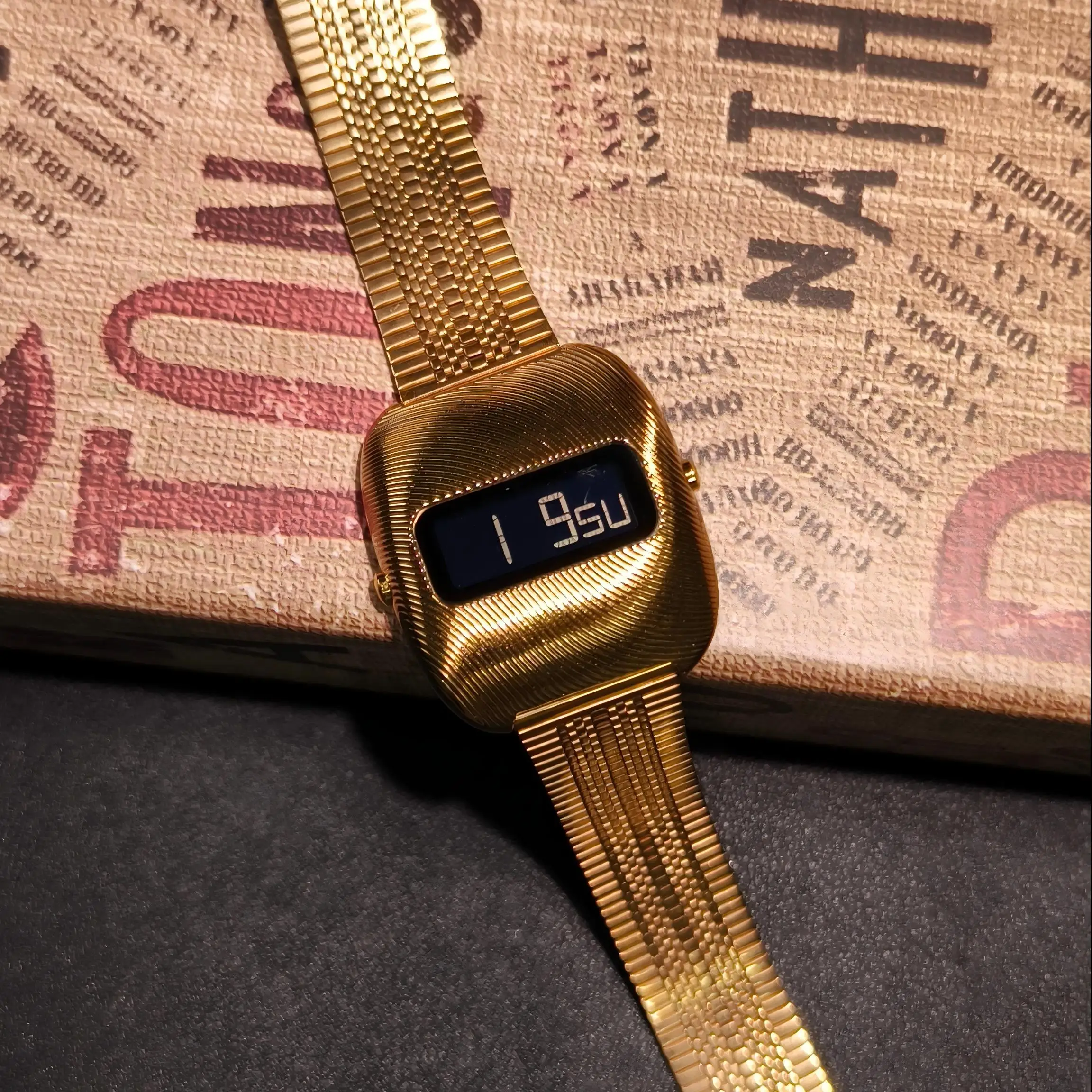 BENLY WATCH "Ripple Time" خمر 1970s ريترو مستقبلية نمط موضة Lcd إلكترونيات ساعات للرجل الساعات الرقمية #3