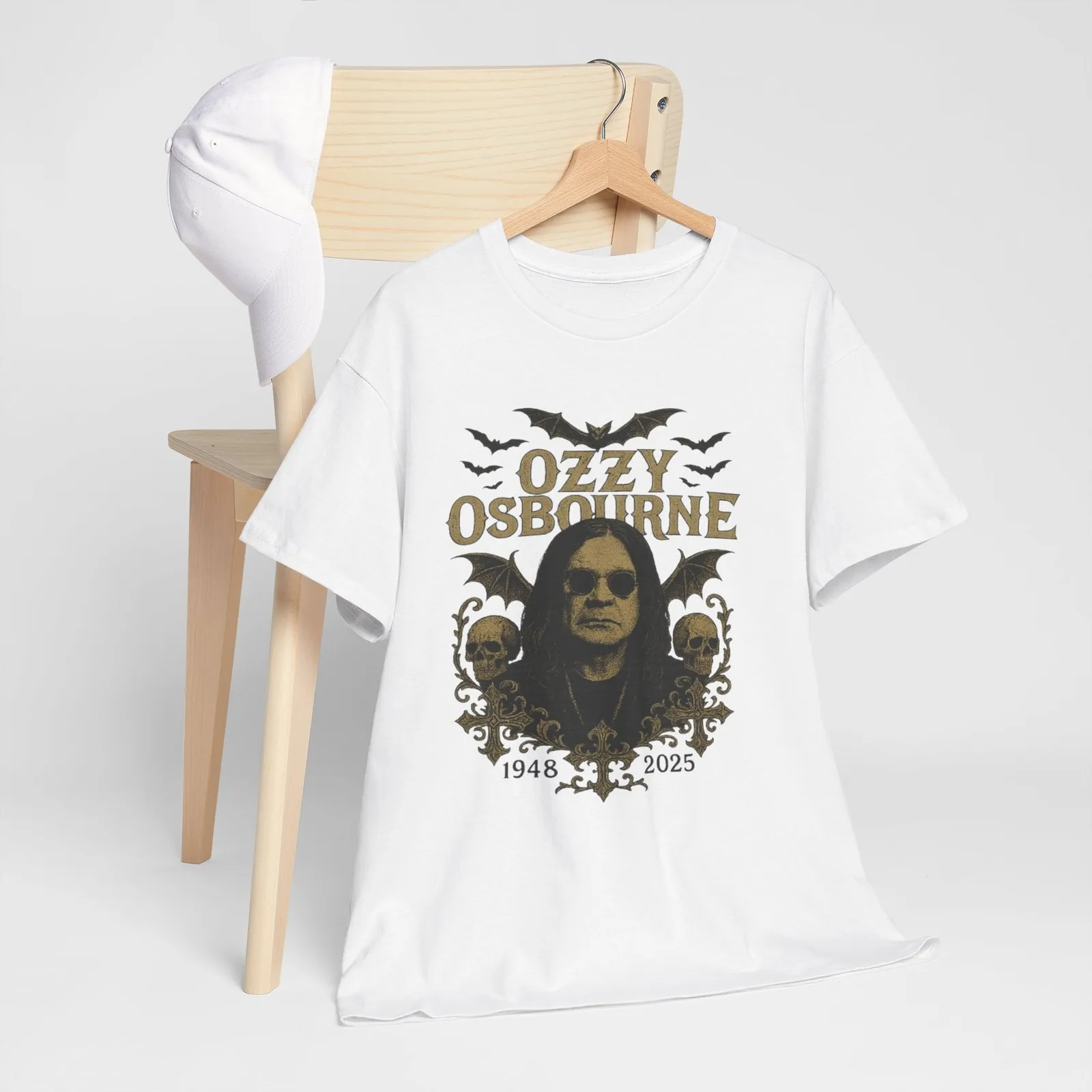 تي شيرت Ozzy Osbourne Memorial Tribute تي شيرت RIP 1948–2025 تي شيرت جرافيك على الطراز القوطي روك ليجند تي شيرت نسائي صيفي قطني ملابس خروج