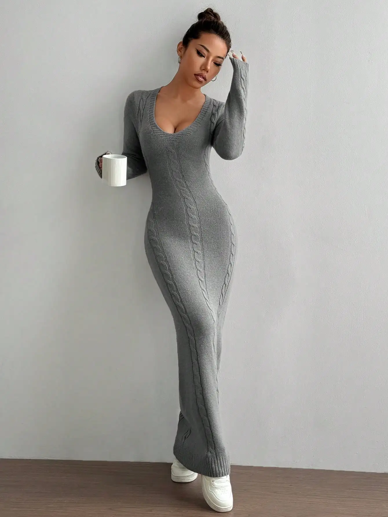 

Women's Gray Cable Knit V-Neck Long Sleeve Bodycon Sweater Dress for Fall Casual Wear