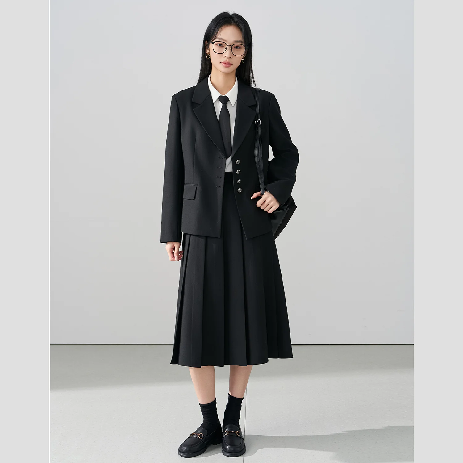 ชุดสูทกระโปรงผู้หญิงแบบ 2 ชิ้น แจ็คเก็ตกระดุมแถวเดียว ชุดสูทกระโปรงแฟชั่นสำหรับชุดทำงาน ปรับแต่งได้