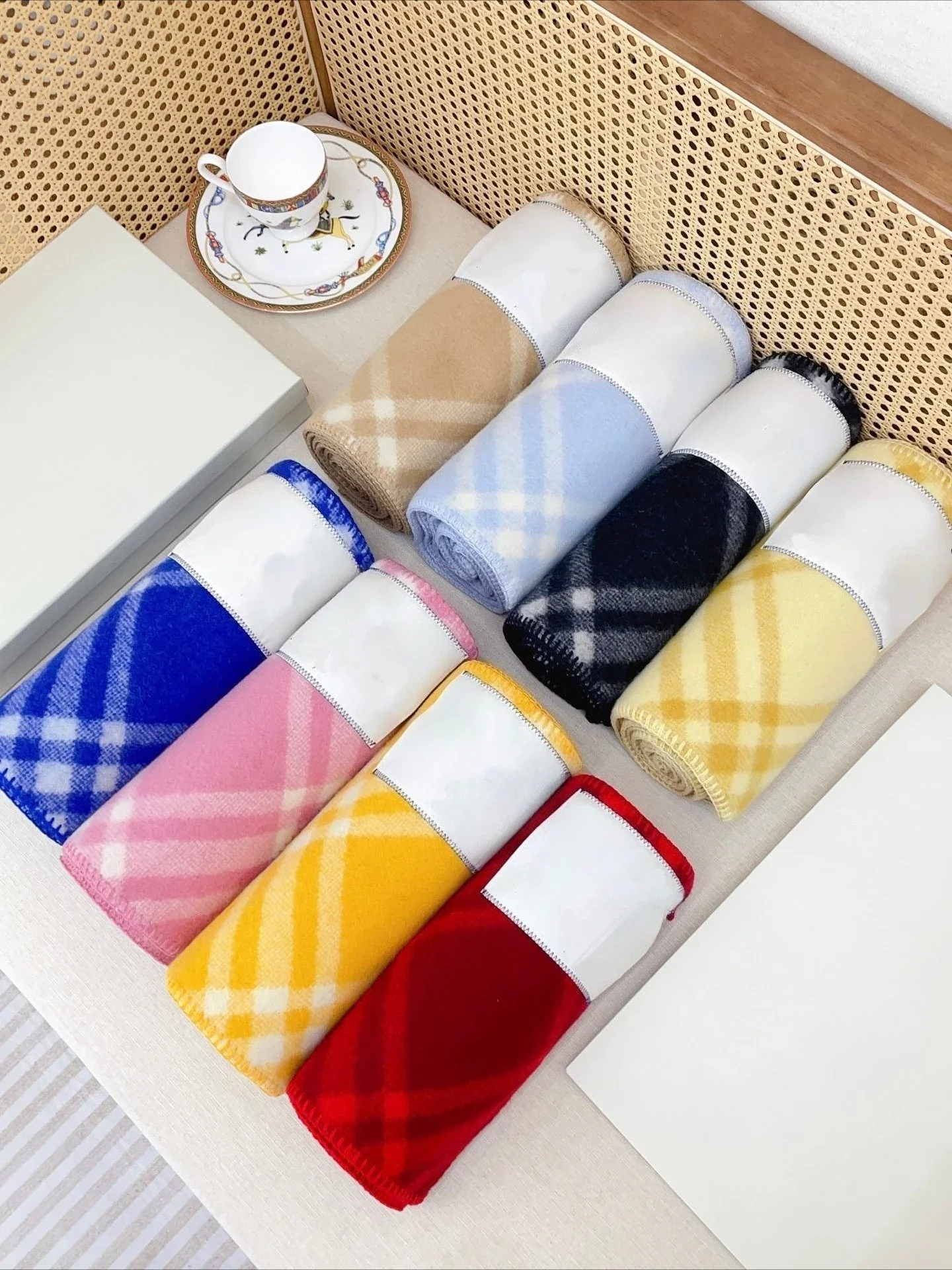 

2026 Designer Luxury Plaid Cashmere Shawl Autumn and Winter Light Luxury Double-sided Warm Scarf 180*30 Neck Scarf