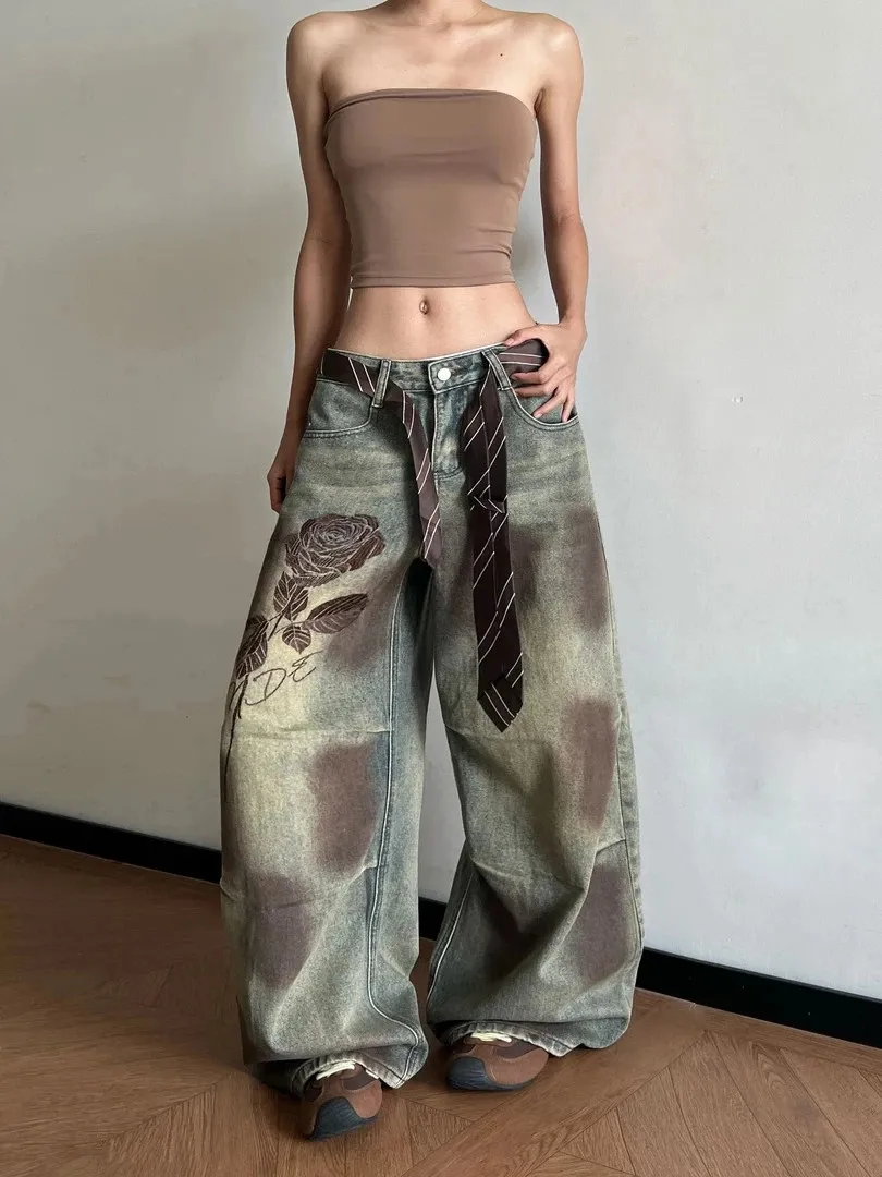Amerikanische Retro Wasteland Dirty Wash Jeans mit Rosen-Dorn-Stickerei, Distressed Baggy Wide Leg Curved Cut Denim-Hose, Streetwear