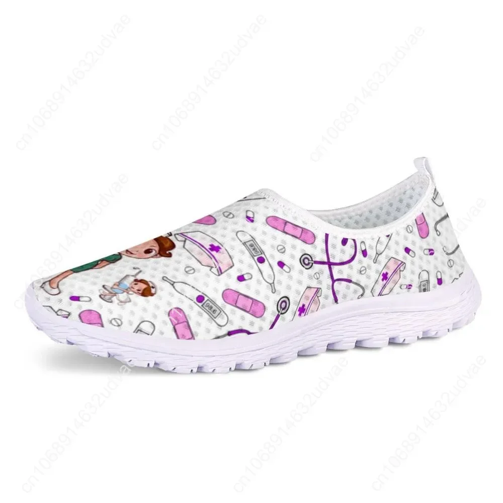 Chaussures d'infirmière en maille de dessin animé pour femmes, baskets plates imprimées mignonnes, chaussures légères pour dames, médecin infirmier, propor