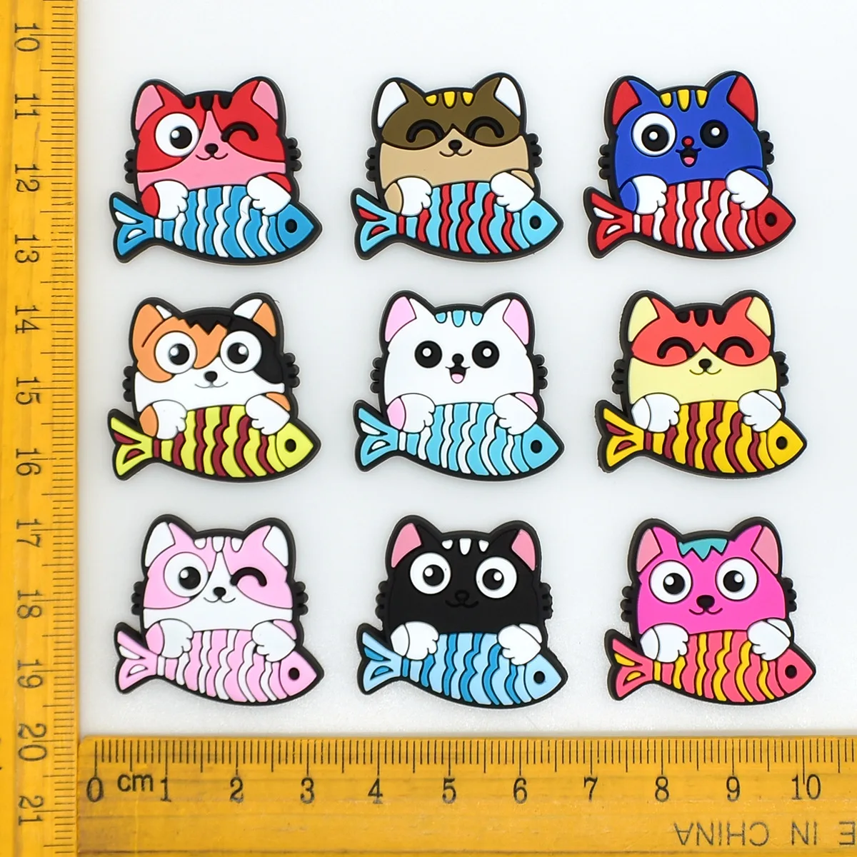 Cute Cat Fish Hole Shoe Charms PVC Clog Buckles, Cartoon Kitten Holding Fish DIY Sandal Animal Decor Ornament Gift