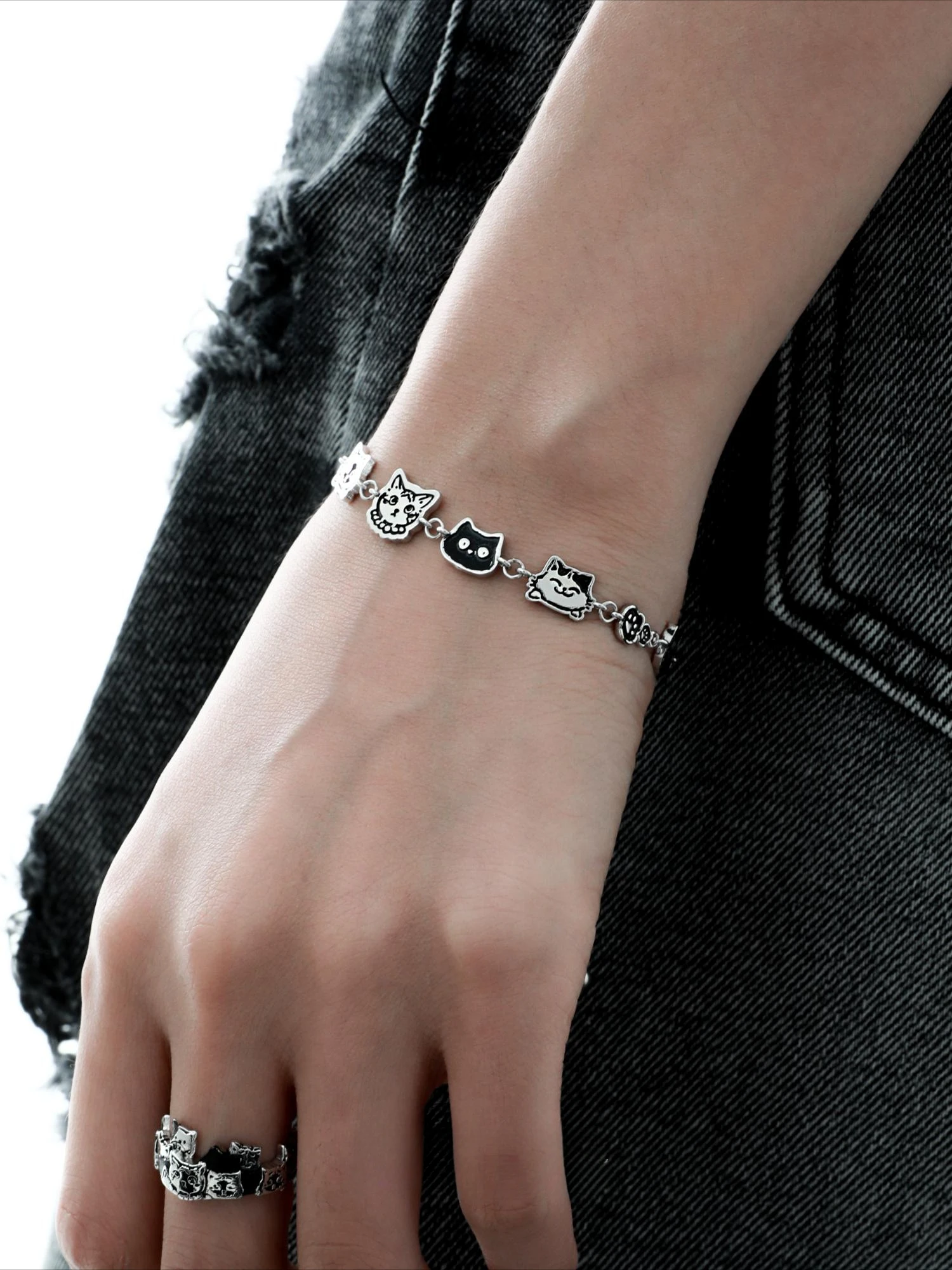 Graffiti cat bracelet female niche design cold wind advanced feeling pull bracelet