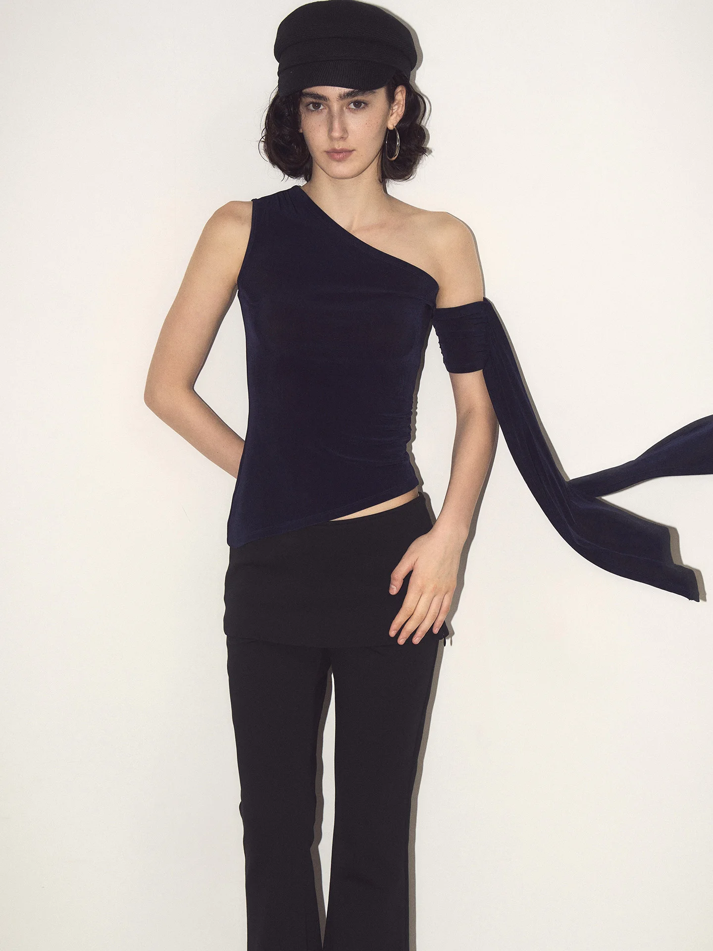 

Женский жилет ANTIFORM 2025: Новинка лета, модный крой с открытыми плечами, элитный стиль, трендовый образ для города