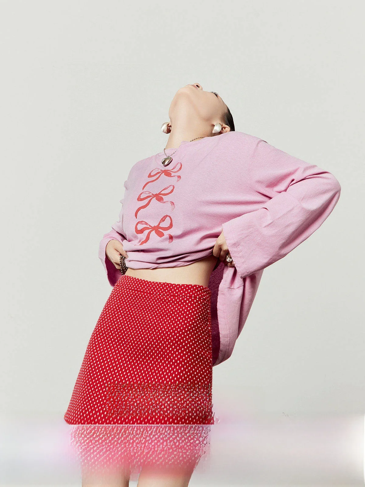 

Розовая свободная женская футболка с длинным рукавом, новинка весенней коллекции, с красным принтом в виде банта, повседневная, удобная, из смесового хлопка и льна, с круглым вырезом