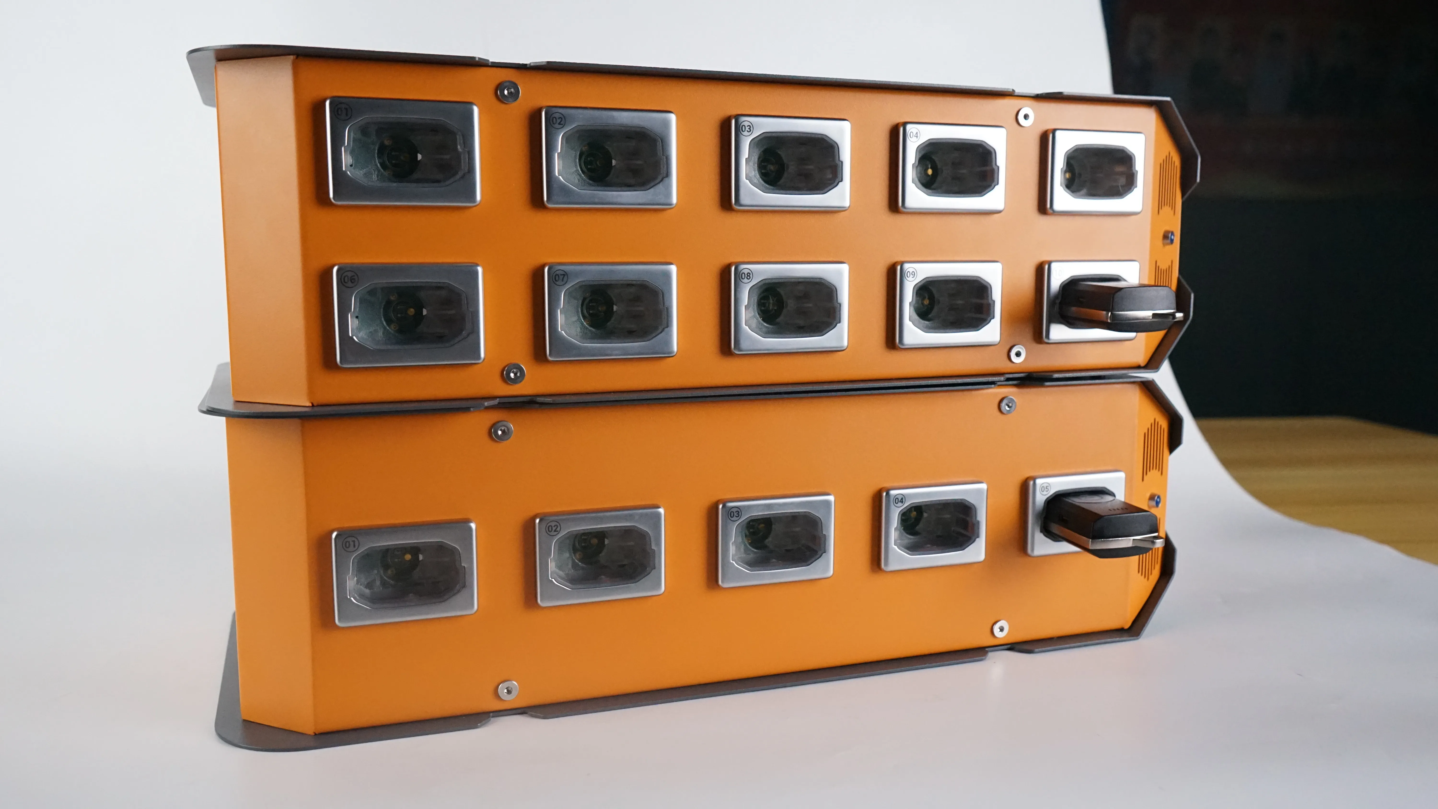 Autorización RFID segura, caja de carga de llave inteligente, sistema de gestión de llaves para control de llaves en blanco de energía y telecomunicaciones de almacén