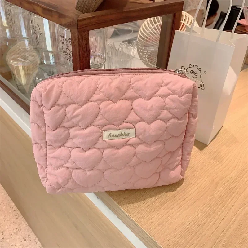 Large Capacity Women's Cosmetic Bags Cases Casual Ladies Heart Storage Bag with Zipper Female Travel Clutch Lispstick Handbags view 5