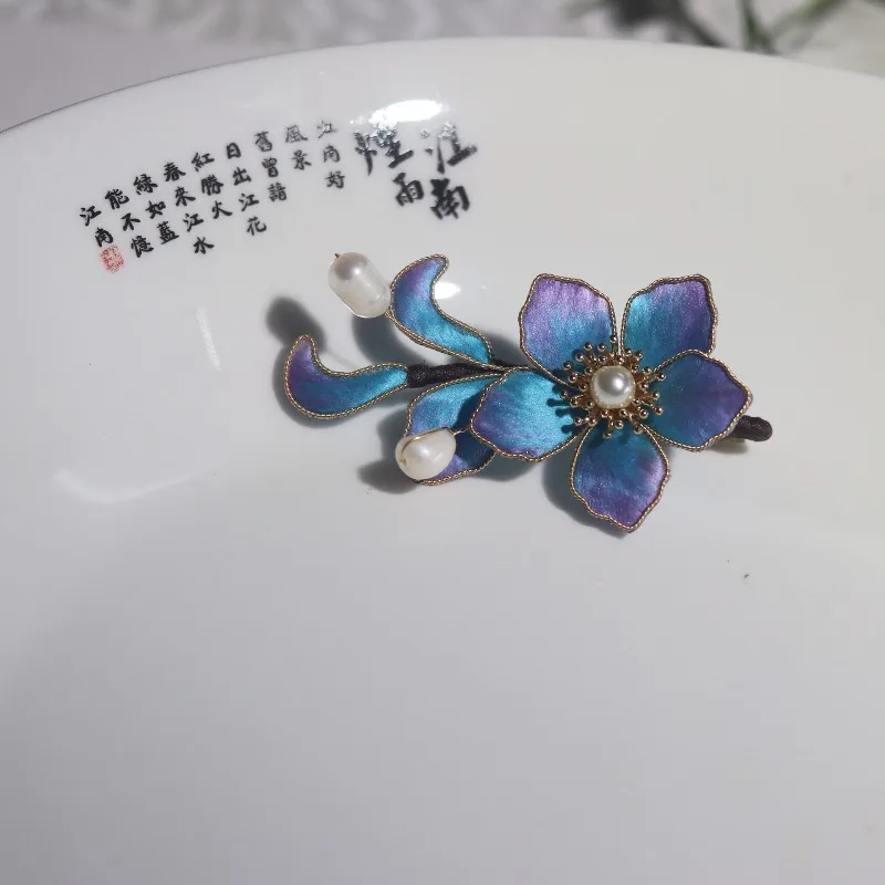 

Традиционная заколка для волос в стиле династии Цин для женщин, украшенная филигранью и бархатом, в форме бабочки, изящная маленькая боковая заколка для аксессуаров к ципао