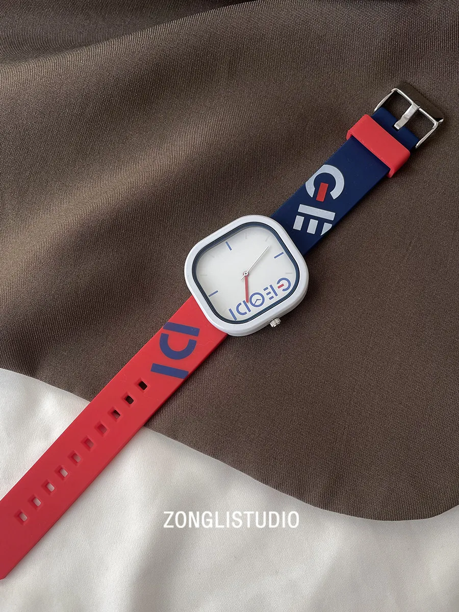 Stylish Sports-Style Square Watch With Silicone StrapA Perfect Gift For Girlfriends Or Female Students A Trendy Watch For Women.