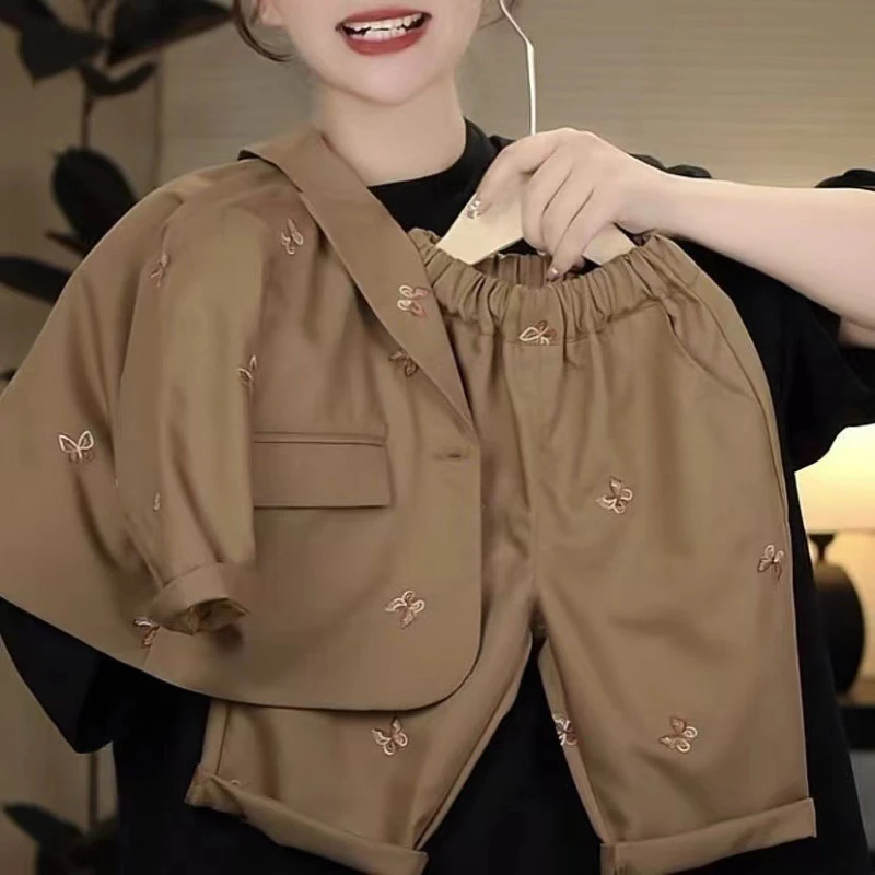 

2025 Children's Autumn New Small Bee Embroidered Western Suit Coat and Elastic Waist Loose Pants Two Piece Set