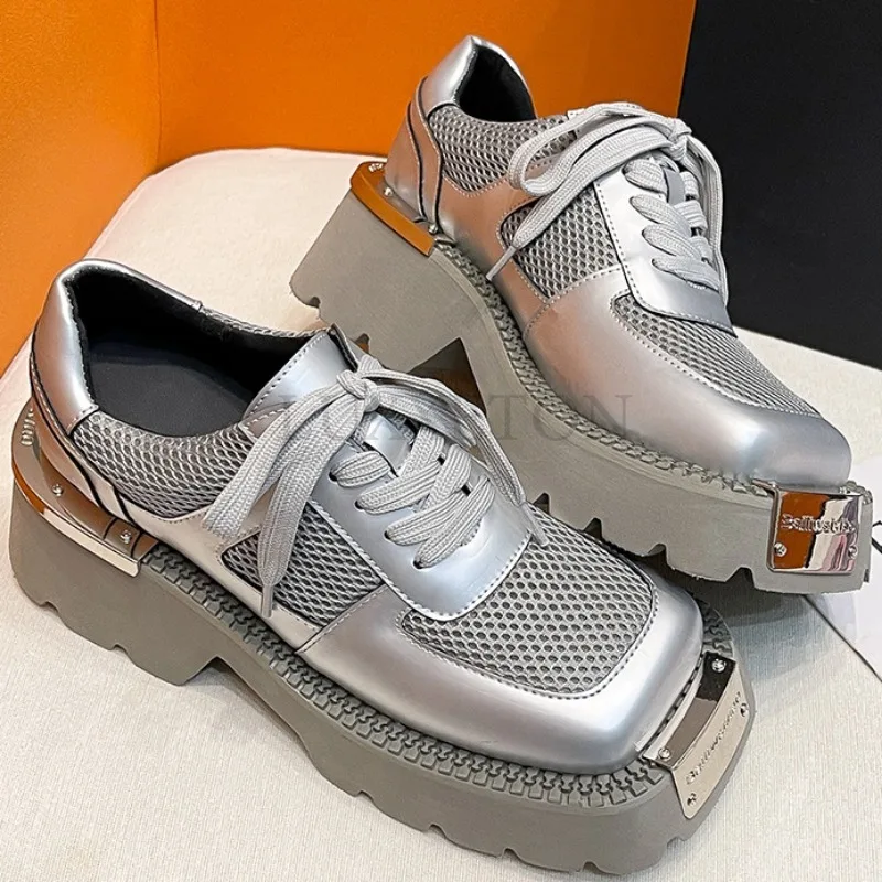 Sapatos Derby de couro genuíno para mulheres, sola grossa Chelsea, salto grosso, estilo punk, decoração de metal personalizada, casual