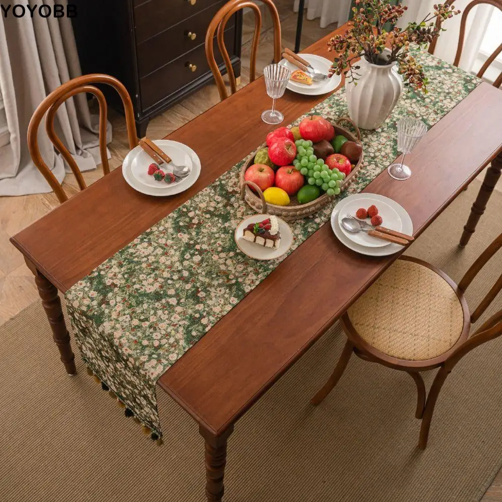 

Elegant Vintage Jacquard Table Runner Thickened Flower Pattern Tablecloth with Tassel Table Cover New Year
