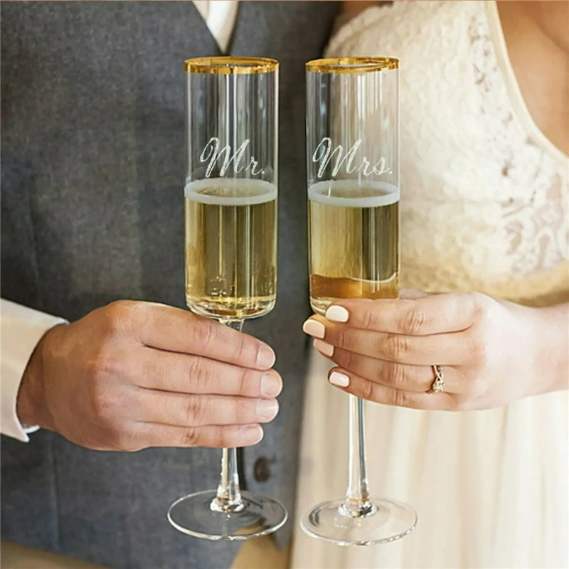 

Set of 2, Mr. Mrs. Wedding Champagne Flutes Personalized Champagne Flute Wedding Favors Bride and Groom Champagne Glasses