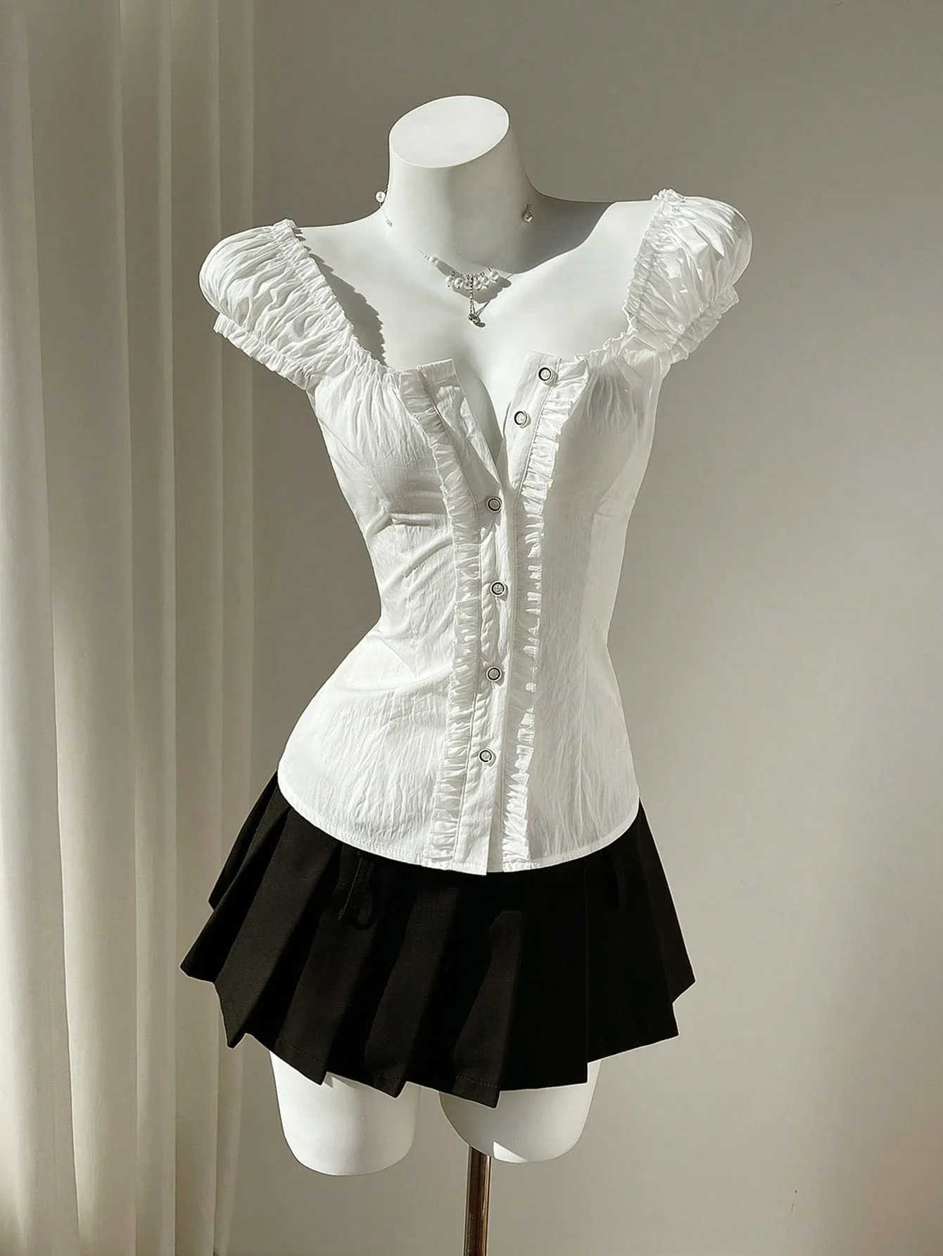 

Women's White Ruffled Puff Sleeve Corset Blouse Sweetheart Neckline Vintage Style