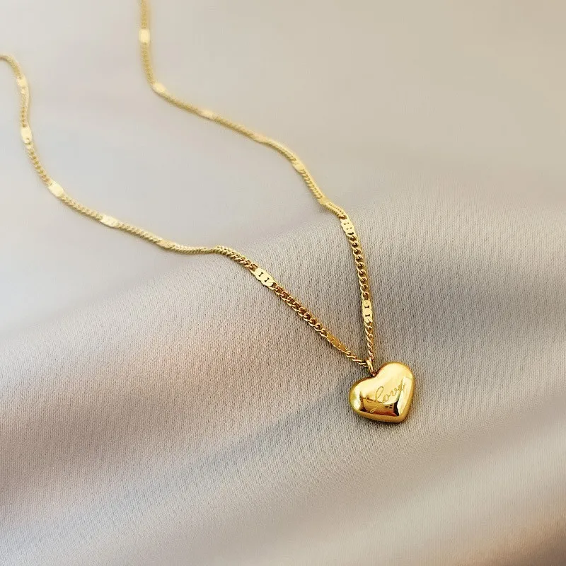 Collar de corazón de amor con estilo Simple, cadena de cuello de lujo ligera, joyería de corazón de melocotón, regalo de cumpleaños, nuevo