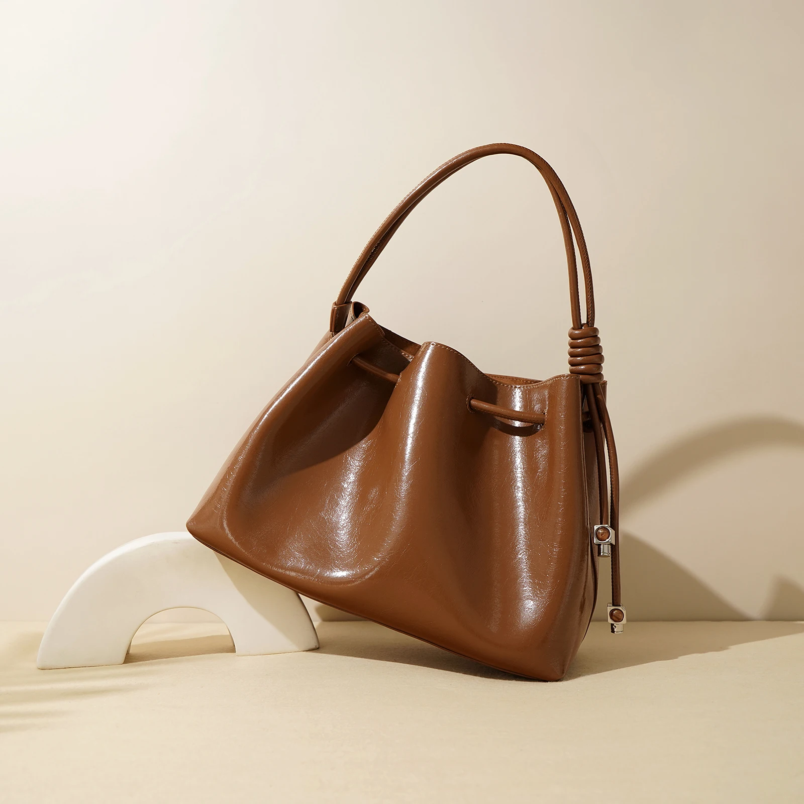 

Women's Handbag New Bucket Genuine Leather Large Capacity Commuting Fashion Tote Bag Cowhide Shoulder Crossbody Bags For Ladies