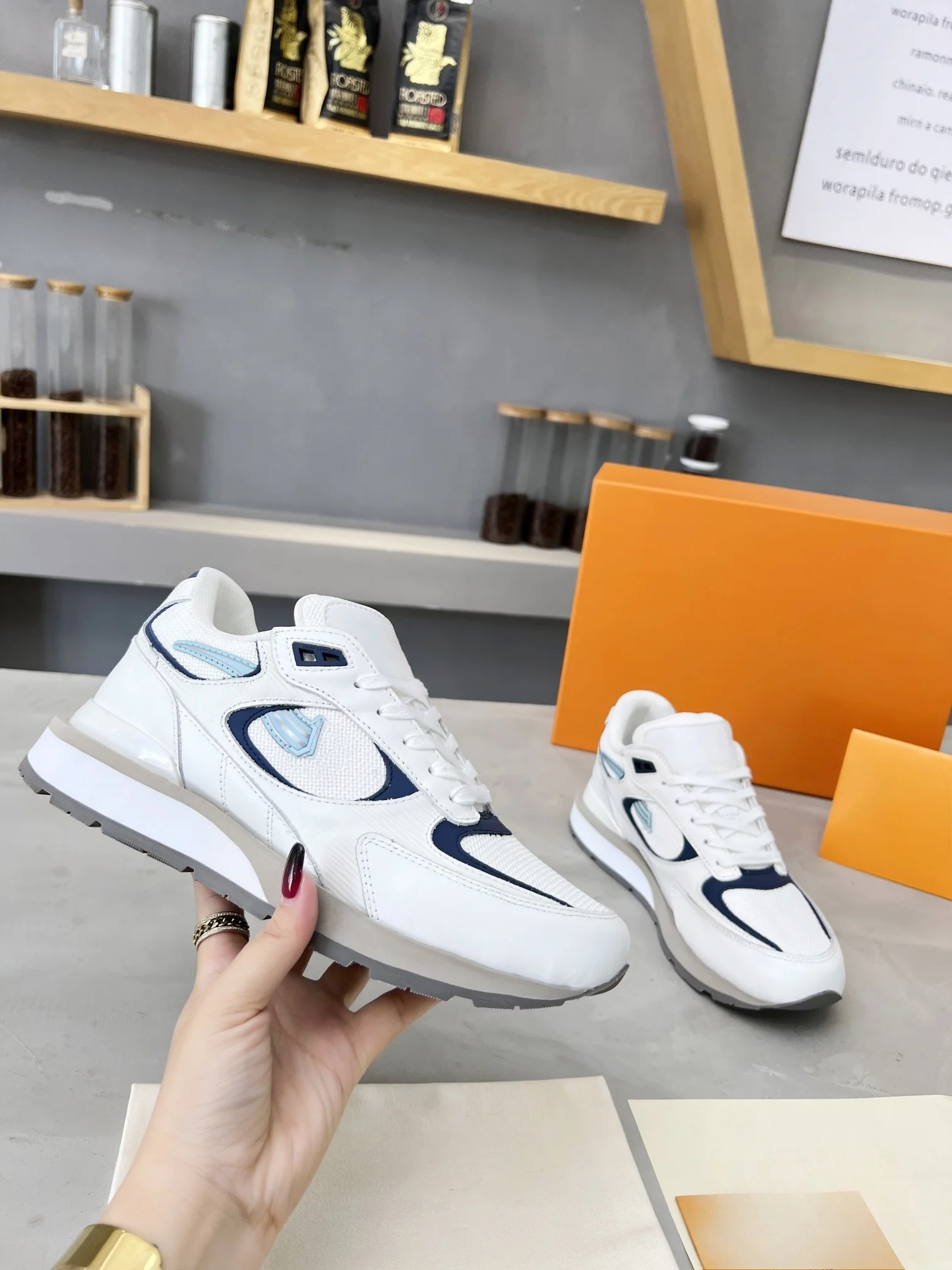 Shoe Tree - Wide‑Foot Friendly Last Unisex Round‑Toe Casual